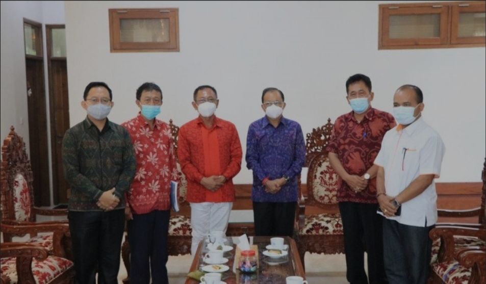 podiumnews.com-Gubernur Fasilitasi Vaksinasi COVID-19 Pekerja Migran Asal Bali